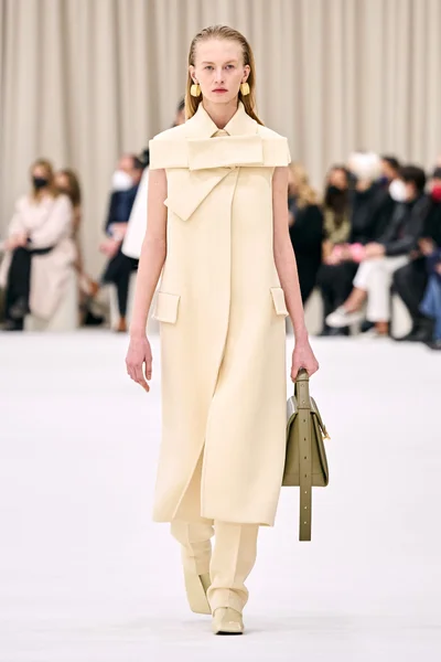 Look 13